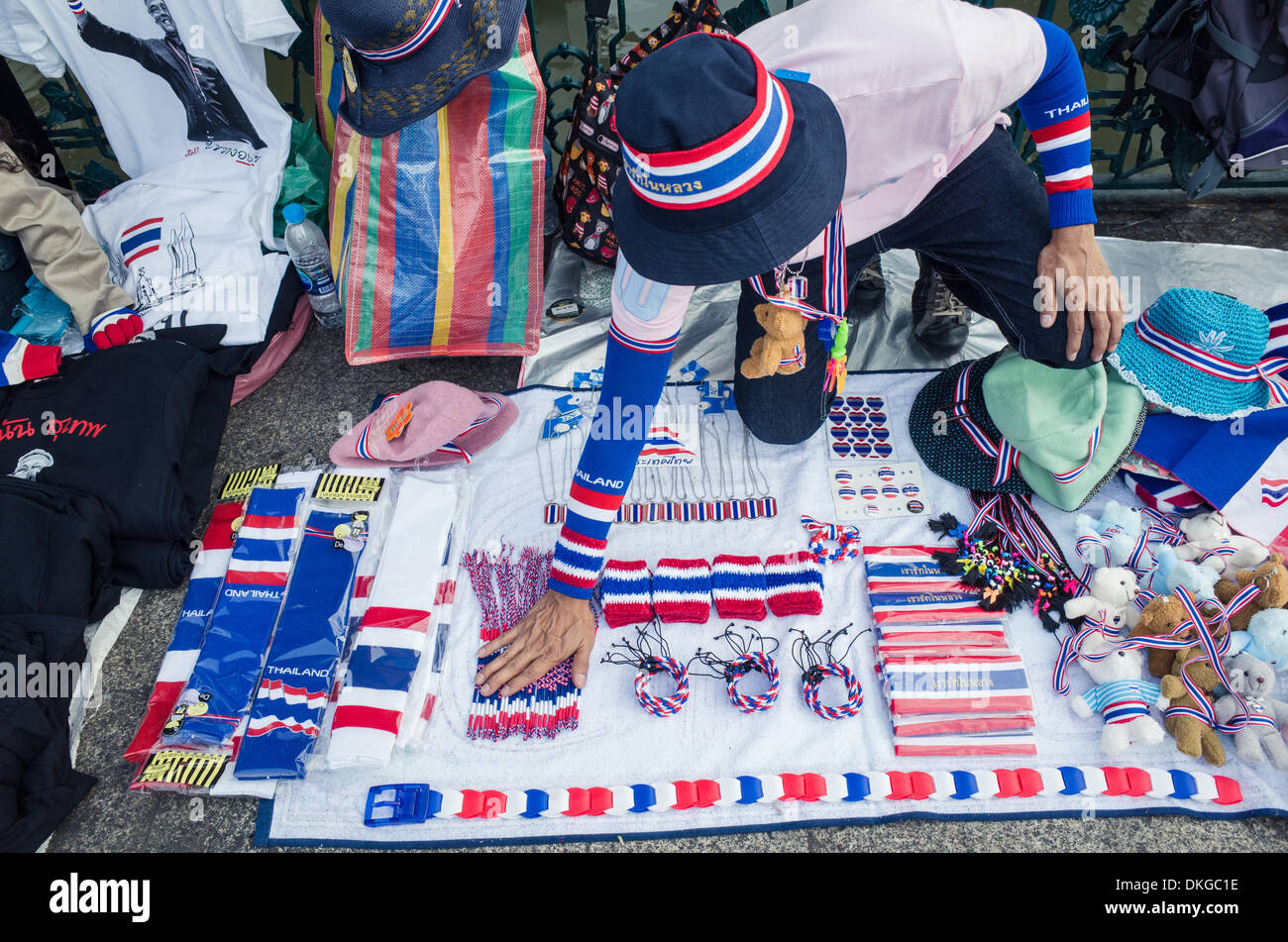 Bangkok, Thaïlande. 5 déc, 2013.Les gens se sont réunis au Monument de la démocratie pour célébrer l'Anniversaire du Roi Thaï. Banque D'Images