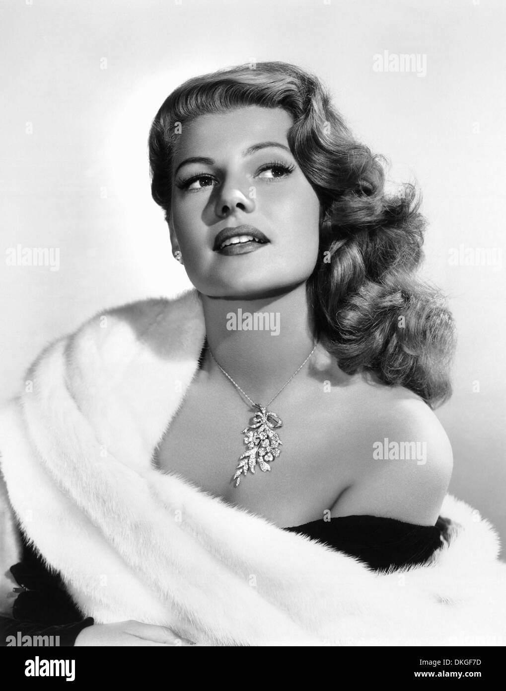 RITA HAYWORTH (1918-1987) Actrice américaine vers 1945 Banque D'Images