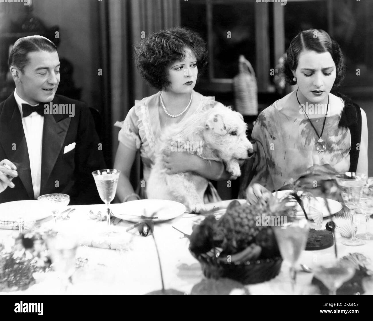 La HULA 1927 Paramount Pictures film muet avec Clive Brook de gauche, Clara Bow, Arlette Marchal Banque D'Images