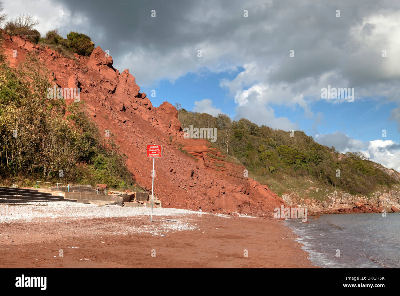 L'érosion côtière à plage de Babbacombe, Devon, Angleterre. Banque D'Images
