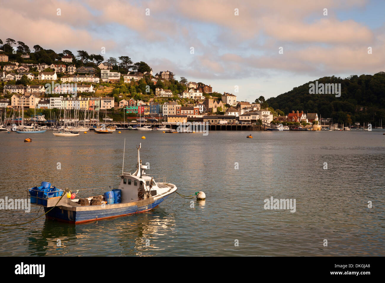 Le soleil sur l'estuaire de l'EICC, Dartmouth, Devon, Angleterre. Banque D'Images