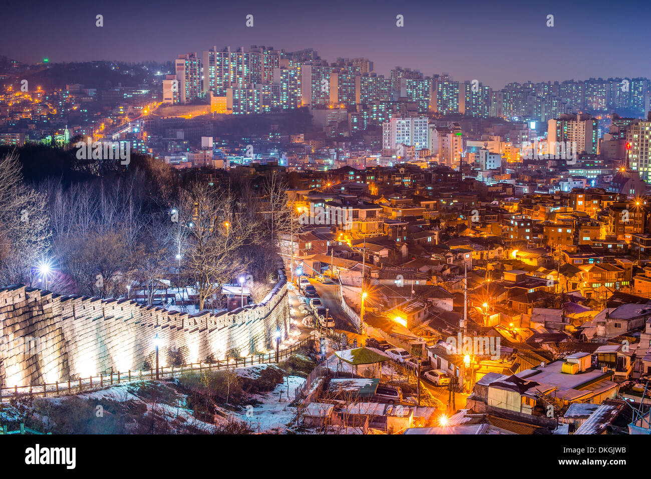 Séoul, Corée du Sud, à Naksan Park et l'ancien mur de la ville. Banque D'Images