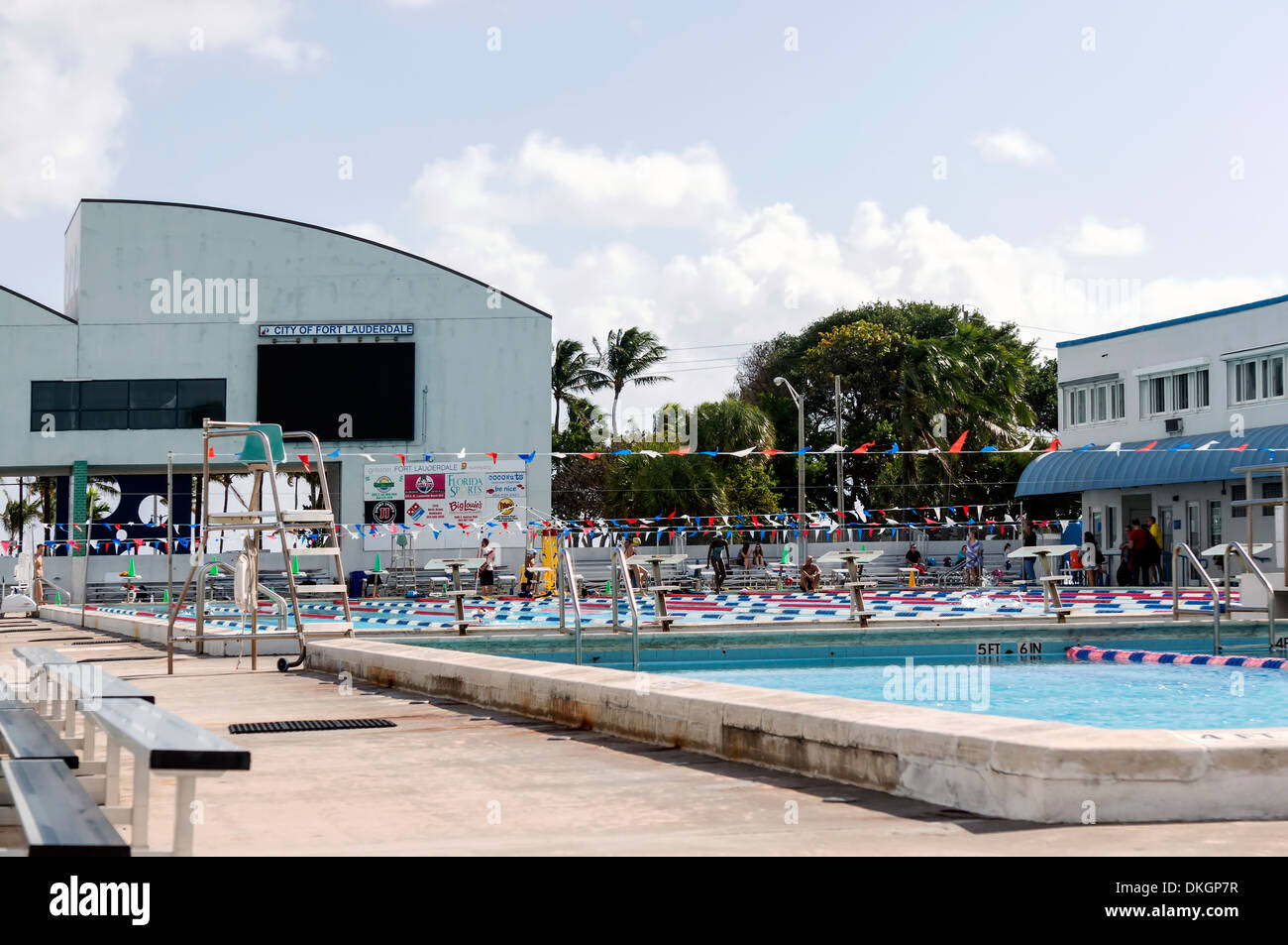 La renommée de la natation piscine publique et centre aquatique le long de la plage de Fort Lauderdale. En Floride, aux États-Unis. Banque D'Images