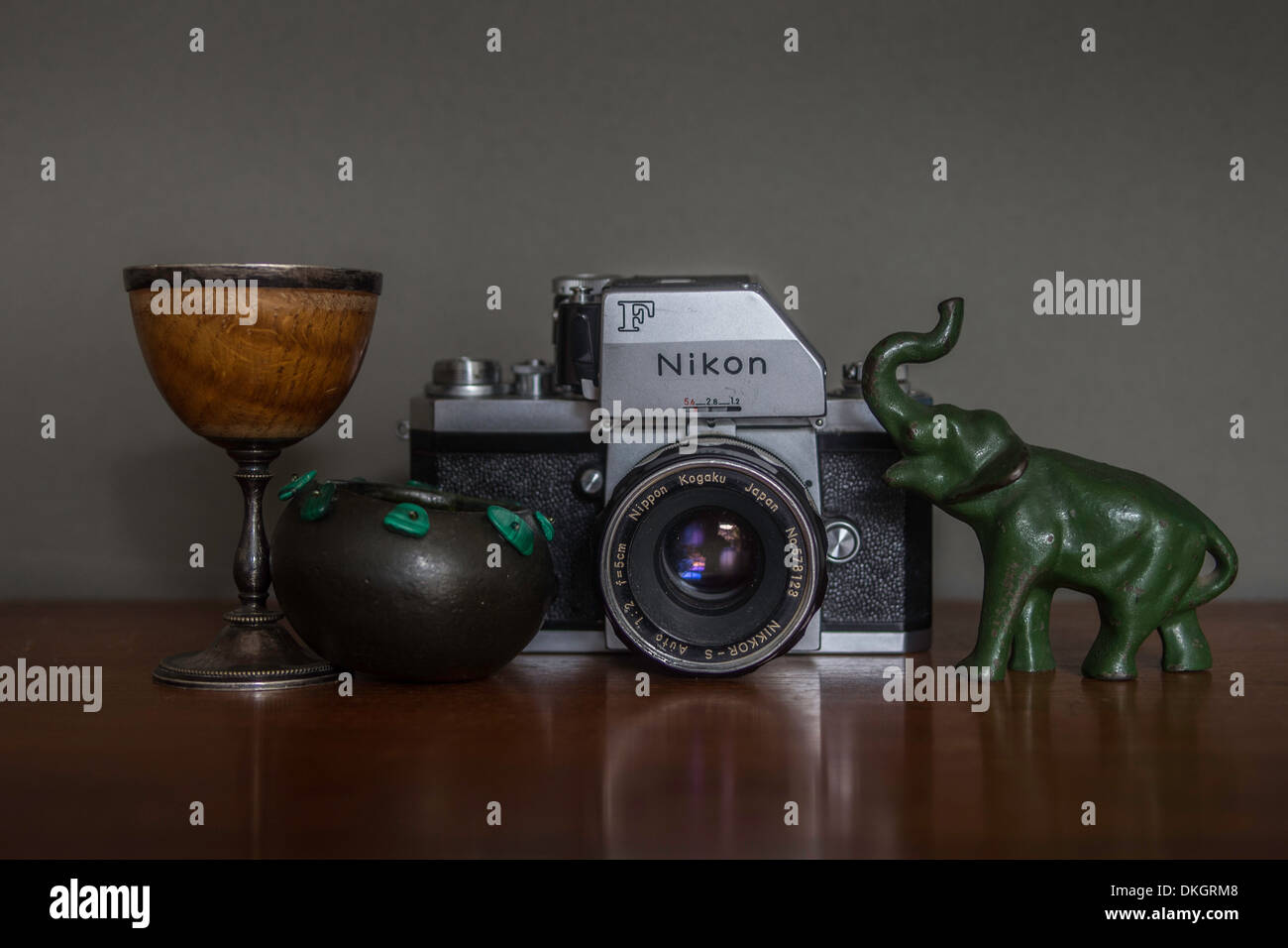 Dutch still life with camera Banque D'Images