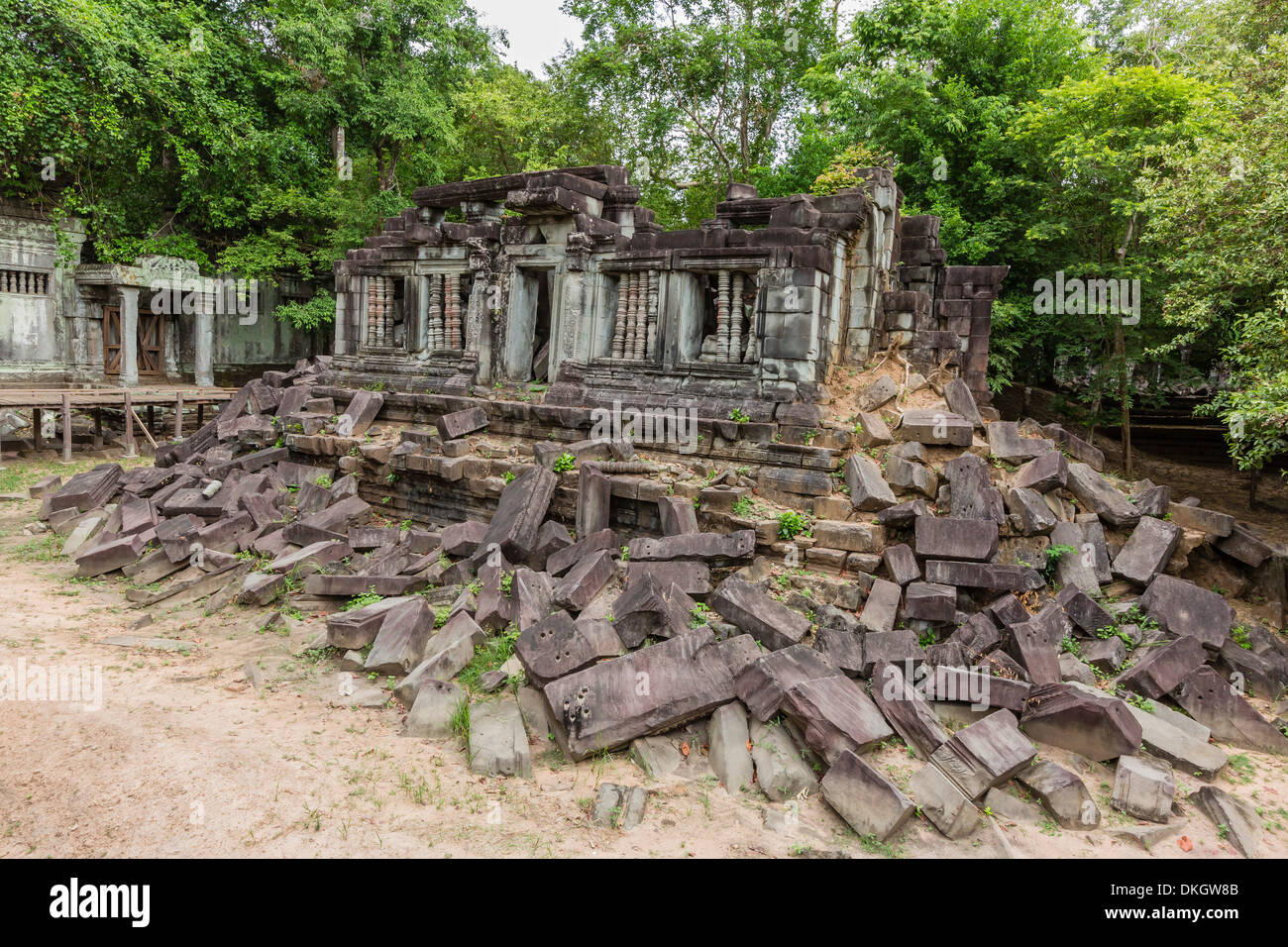 Temple Beng Mealea, couvert et d'une chute, Angkor, Site du patrimoine mondial de l'UNESCO, la Province de Siem Reap, au Cambodge, en Asie du sud-est Banque D'Images