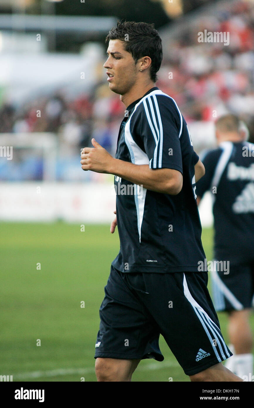 06 août 2009 - Toronto, Ontario, Canada - 6 août 2009 : Christiano Ronaldo (9) après avoir marqué un beau but en practicel. Real Madrid FC du La Liga en Espagne pratique sur l'herbe nouvellement posées un jour avant leur match amical contre le FC de Toronto de la MLS au BMO Field à Toronto, Ontario. (Crédit Image : © Steve Southcreek Dormer/global/ZUMApress.com) Banque D'Images