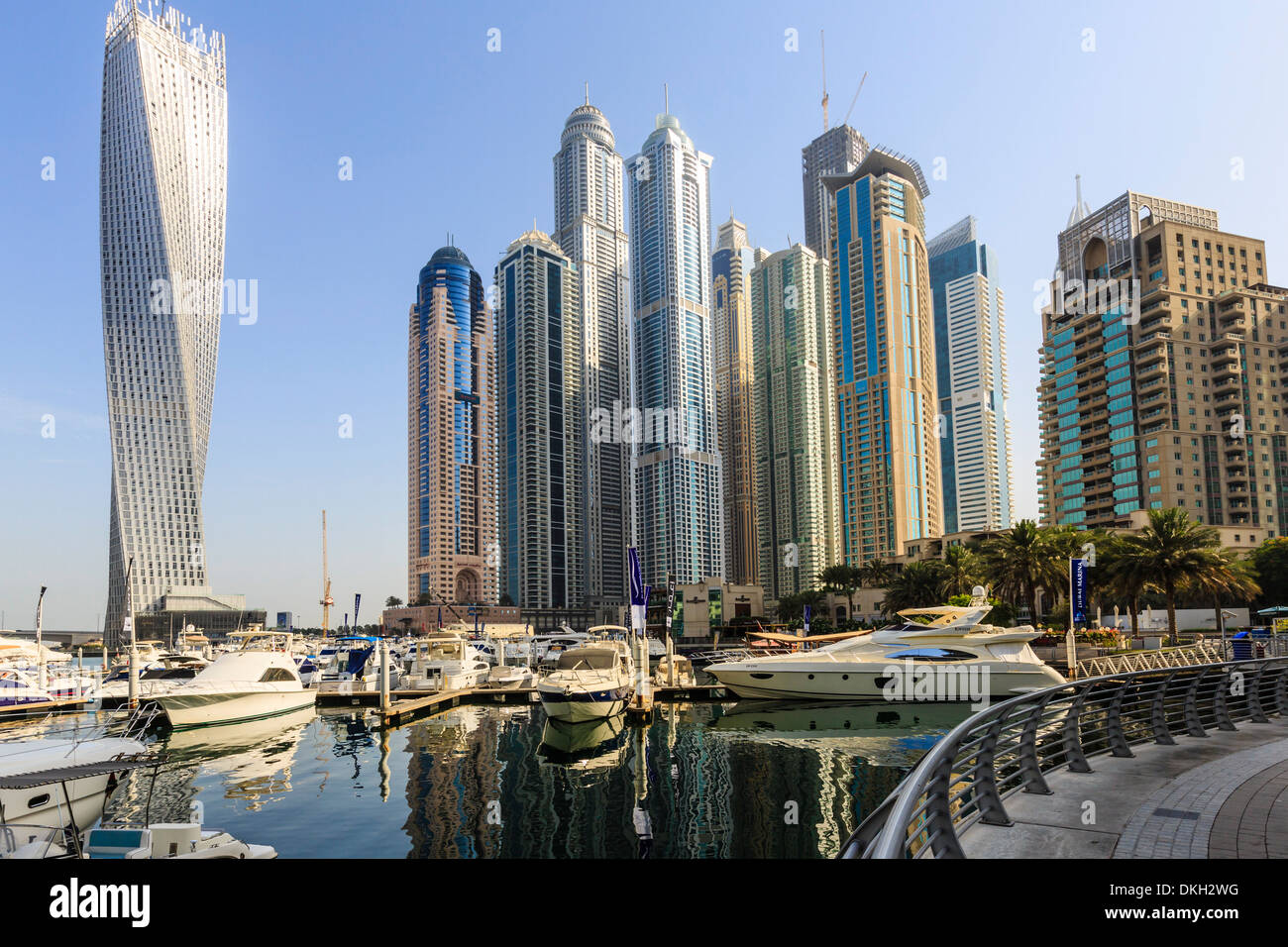 Cayan Tower, Dubai Marina, Dubai, Émirats arabes unis, Moyen Orient Banque D'Images