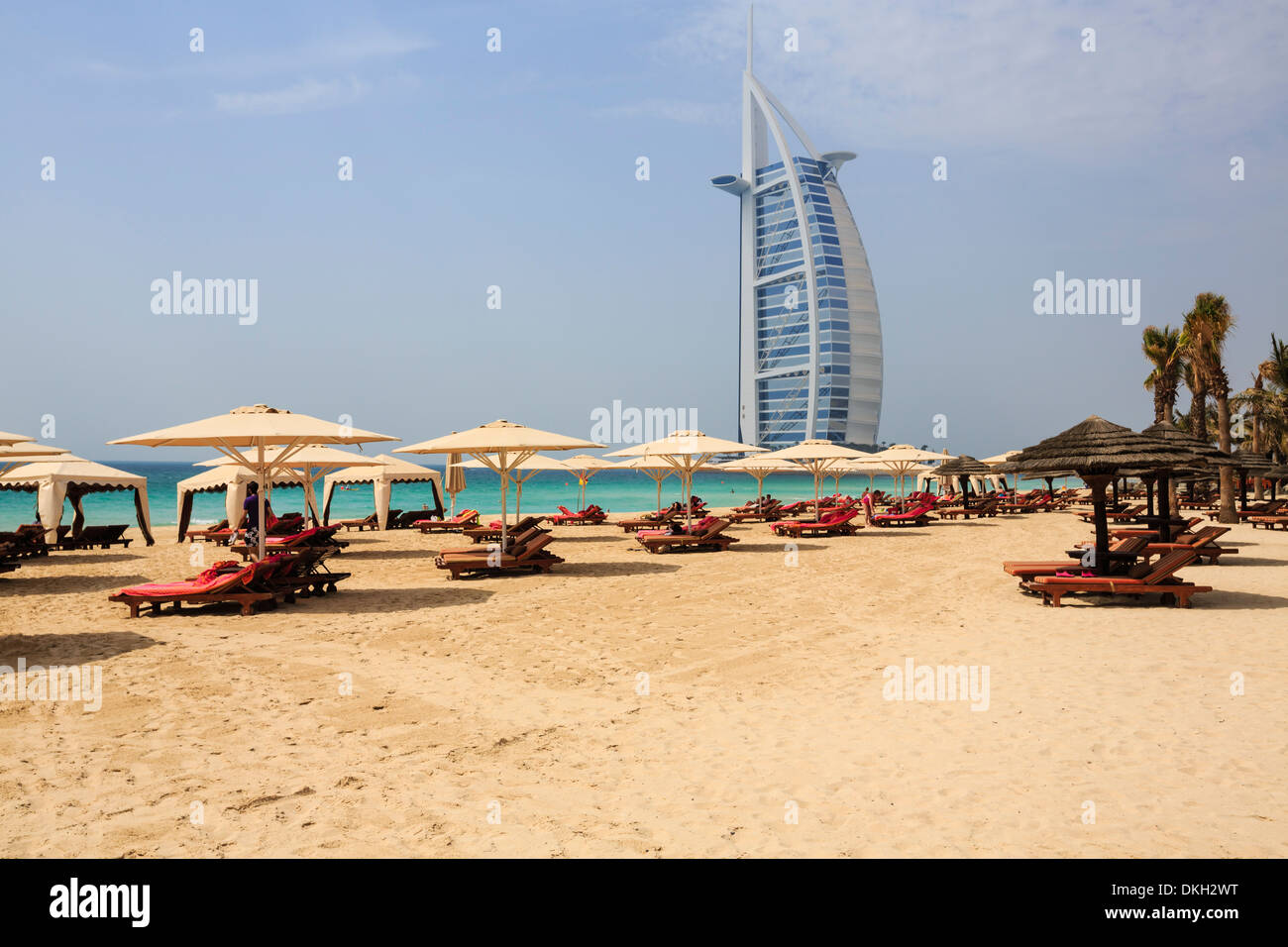 Burj Al Arab et de la plage de Jumeirah, Dubaï, Émirats arabes unis, Moyen Orient Banque D'Images