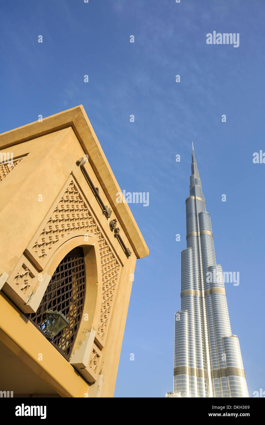 Burj Khalifa et Souk Al Bahar, Dubaï, Émirats arabes unis, Moyen Orient Banque D'Images