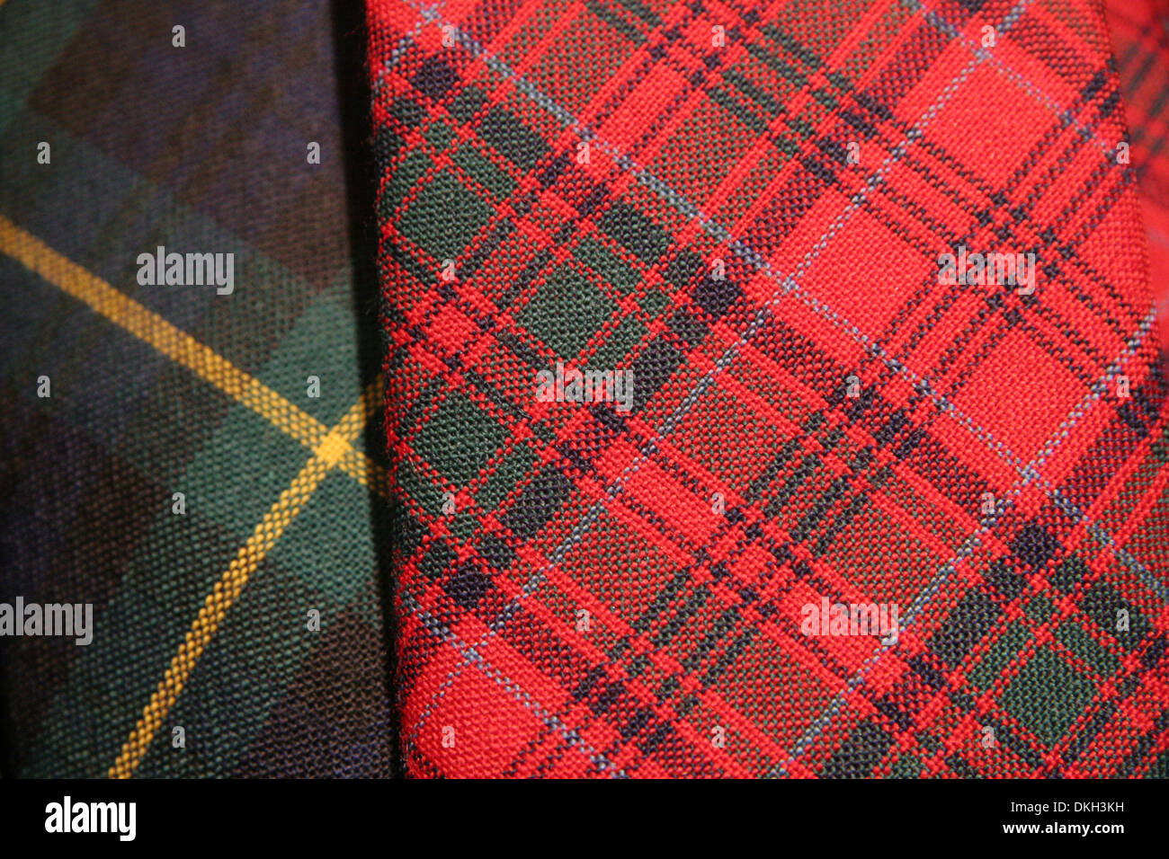 Close up de tissu tartan. Combinaison de rouges, verts, bleus et crème. Scotish traditionnellement représentant des clans, l'Écosse. Banque D'Images