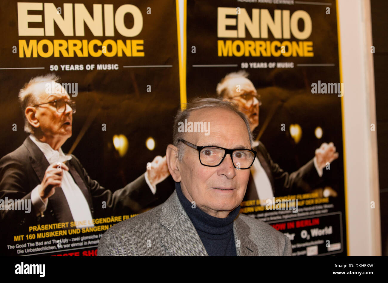 Berlin, Allemagne. 6e déc, 2013. Le compositeur italien Ennio Morricone présente ses "50 ans de la musique" en tournée à Berlin, Allemagne, 6 décembre 2013. Morricone sera récompensé par le Prix du cinéma européen dans la catégorie 'Musique' à Berlin, 7 décembre 2013. Photo : Joerg Carstensen/dpa/Alamy Live News Banque D'Images