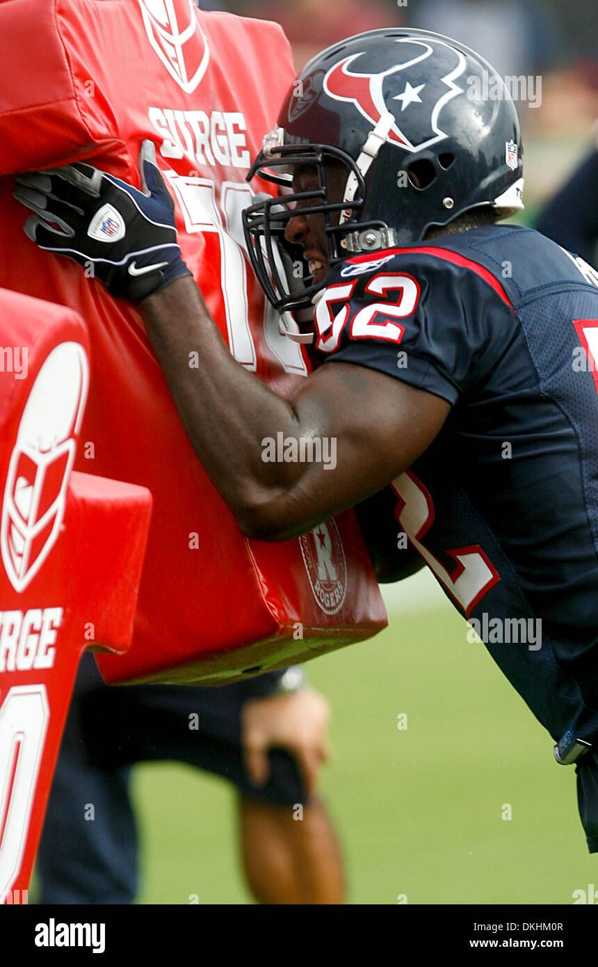 1 août 2009 - Houston, Texas, USA - 01 août 2009 : Xavier Adibi linebacker Texans fonctionne avec les Houston Texans au cours de la deuxième journée de formation camp tenu au centre de formation de Texans de Houston, TX. (Crédit Image : © Global/ZUMApress.com) Southcreek Banque D'Images