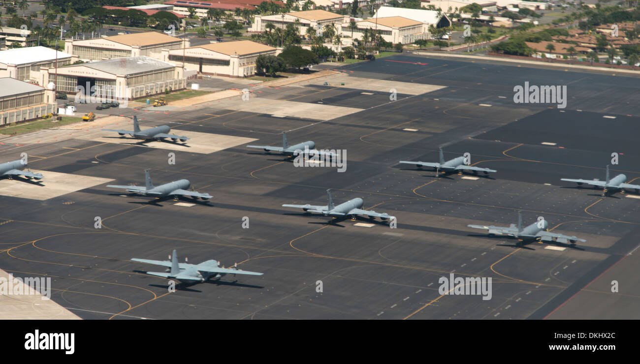 Portrait d'avions sur le tarmac de l'aéroport à Honnolulu, Honolulu, Oahu, Hawaii, USA Banque D'Images
