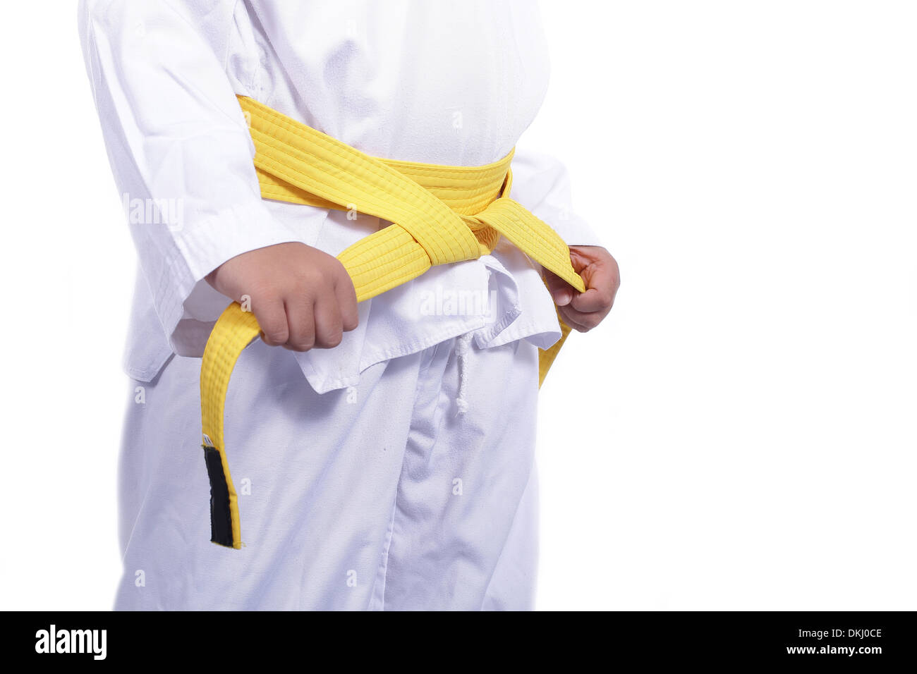 Ceinture jaune de Taekwondo arts martiaux avec fond blanc Photo Stock -  Alamy