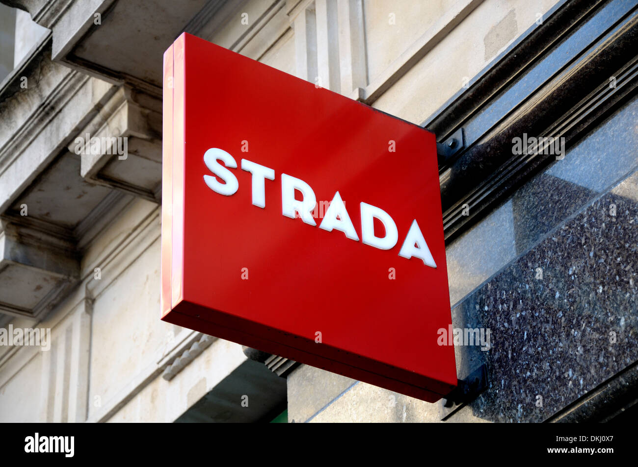 Londres, Angleterre, Royaume-Uni. La Strada Italian restaurant sign Banque D'Images