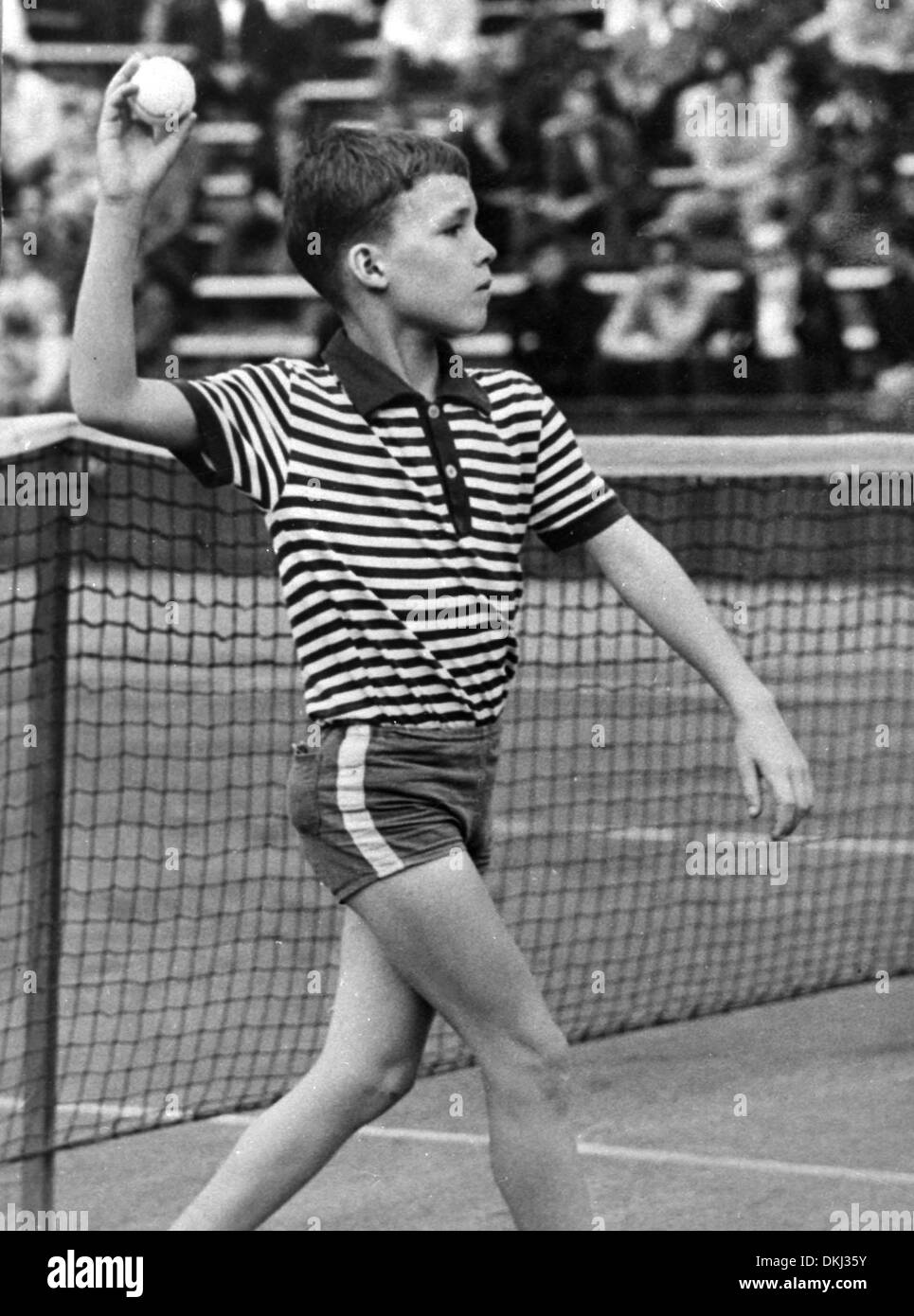 La légende du tennis tchèque Ivan Lendl, comme 9-year-old Ball Boy à un tournoi national de tennis à Ostrava en 1969. Banque D'Images