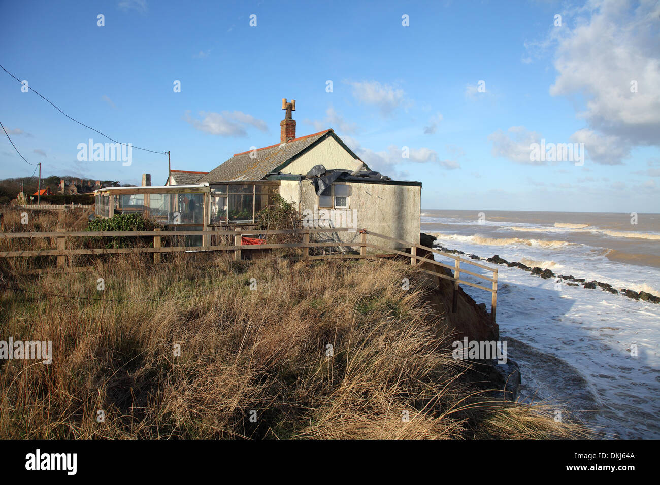 L'érosion côtière,Beach Road,Happisburgh,Norfolk,UK. Banque D'Images