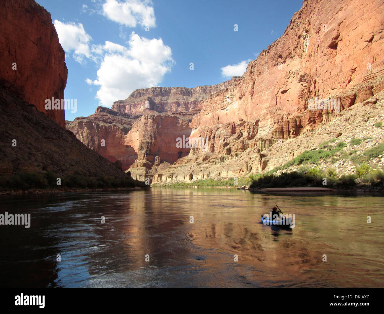 Un kayakiste en solo dans le Grand Canyon Banque D'Images