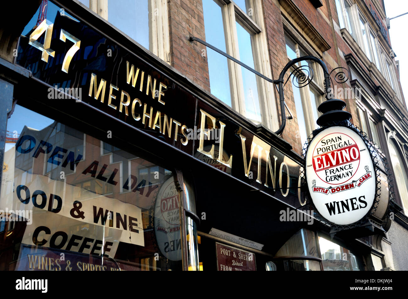 Londres, Angleterre, Royaume-Uni. El Vino Wine Merchants shop dans Fleet Street Banque D'Images