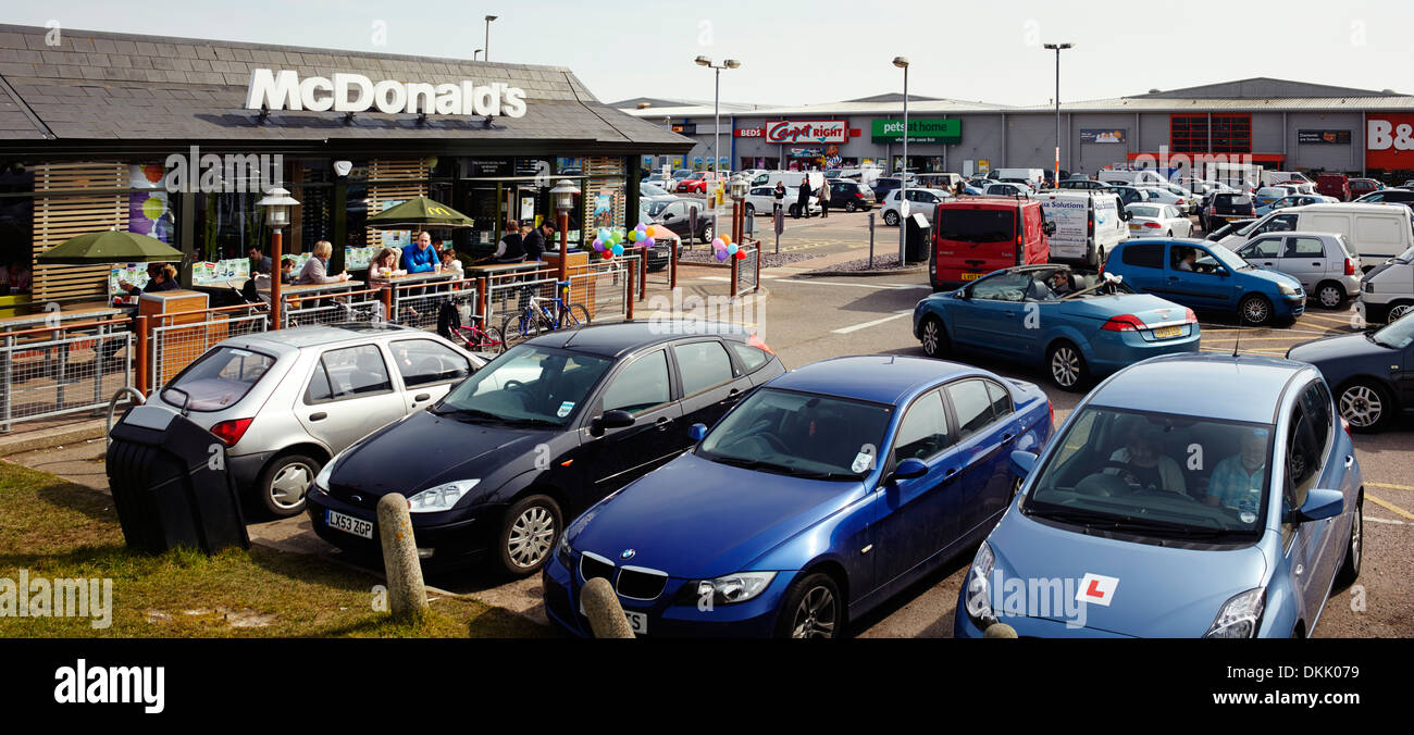 Newhaven dimanche après-midi au parc de vente au détail Banque D'Images