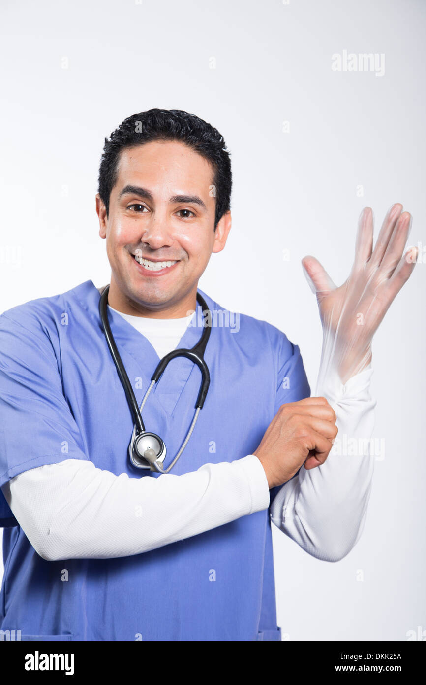 Infirmier l'enclenche sur gants en latex Banque D'Images