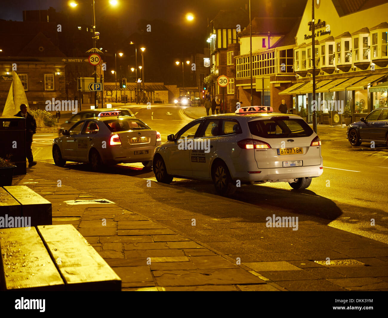 Des taxis sont disponibles à la fin de nuit tarifs dans Whitby, Yorkshire Banque D'Images