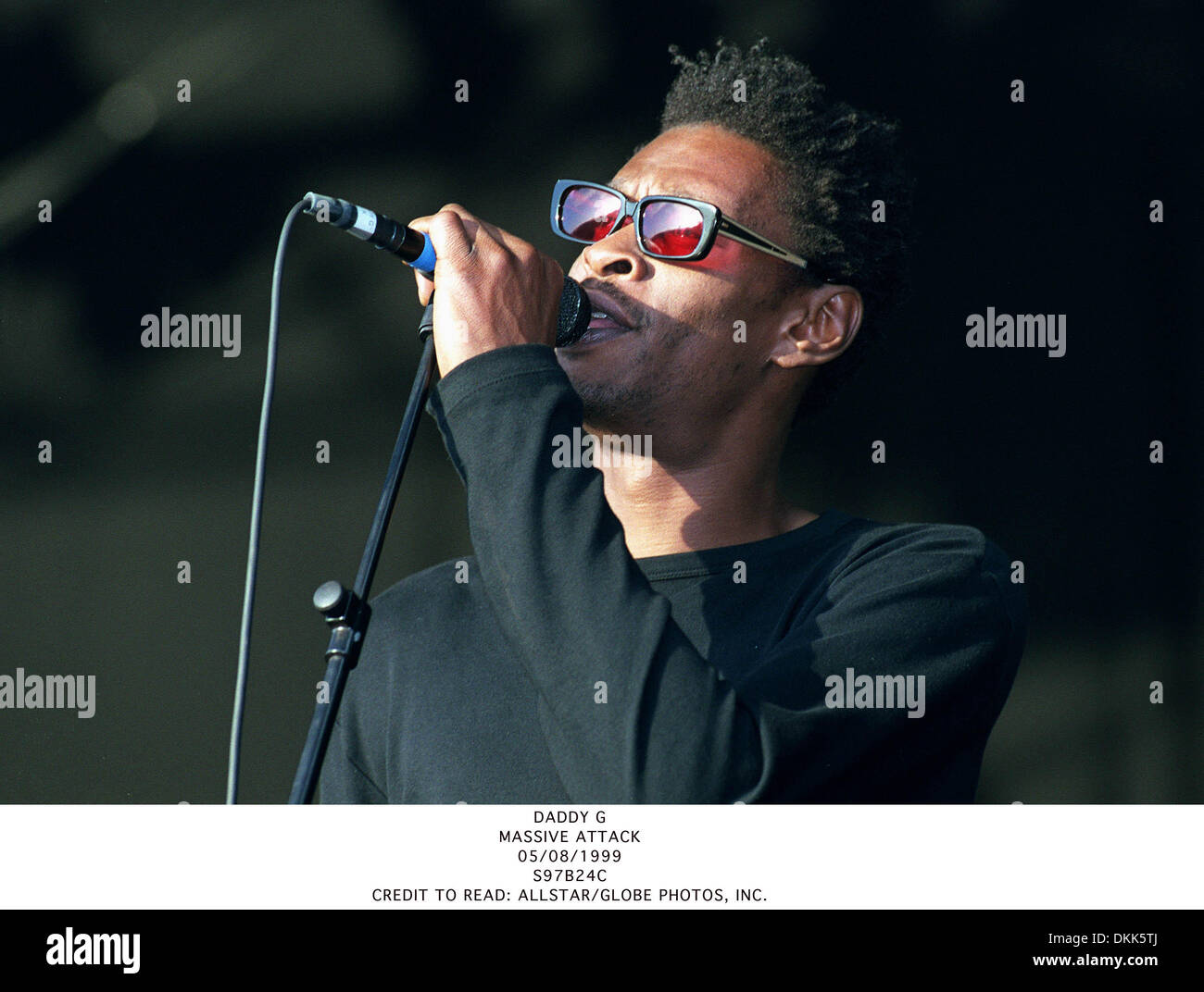 DADDY G.MASSIVE ATTACK.05/08/1999.S97A13C.CRÉDIT À lire : Banque D'Images