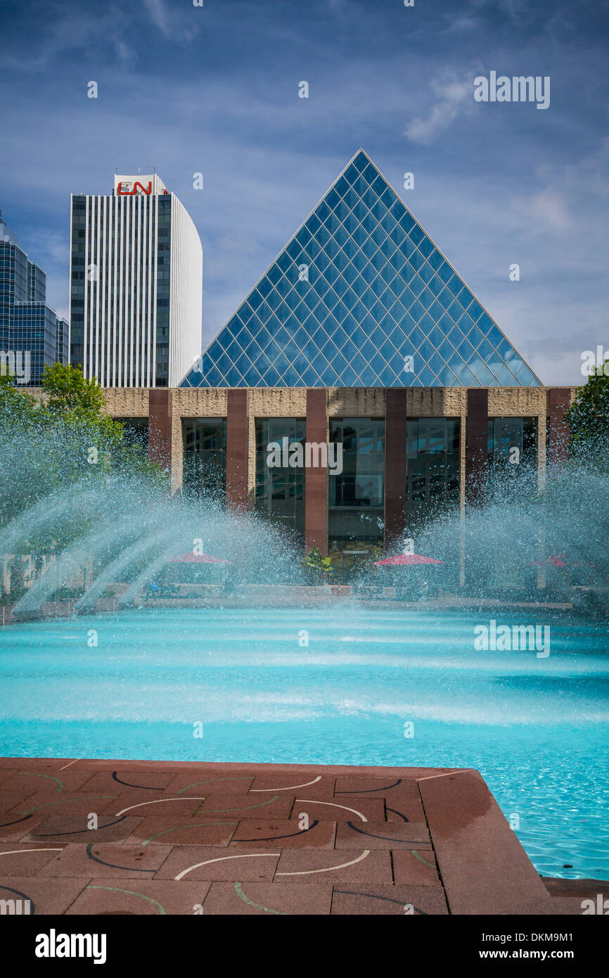 La fontaine décorative et la piscine à l'Hôtel de Ville d'Edmonton, Alberta, Canada. Banque D'Images