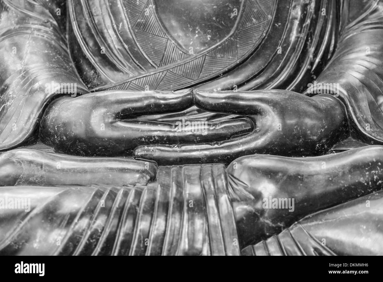 Ce sont les mains d'un Bouddha en pierre Banque D'Images
