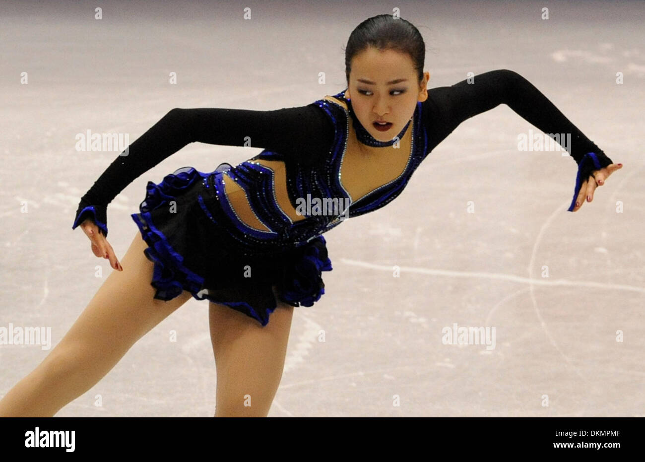 Fukuoka, Japon. 7 Décembre, 2013. Mao Asada du Japon accueille à l'auditoire après sa performance lors du patinage libre de l'ISU Grand Prix of Figure Skating Final à Fukuoka, Japon, le 7 décembre 2013. Credit : Stringer/Xinhua/Alamy Live News Banque D'Images
