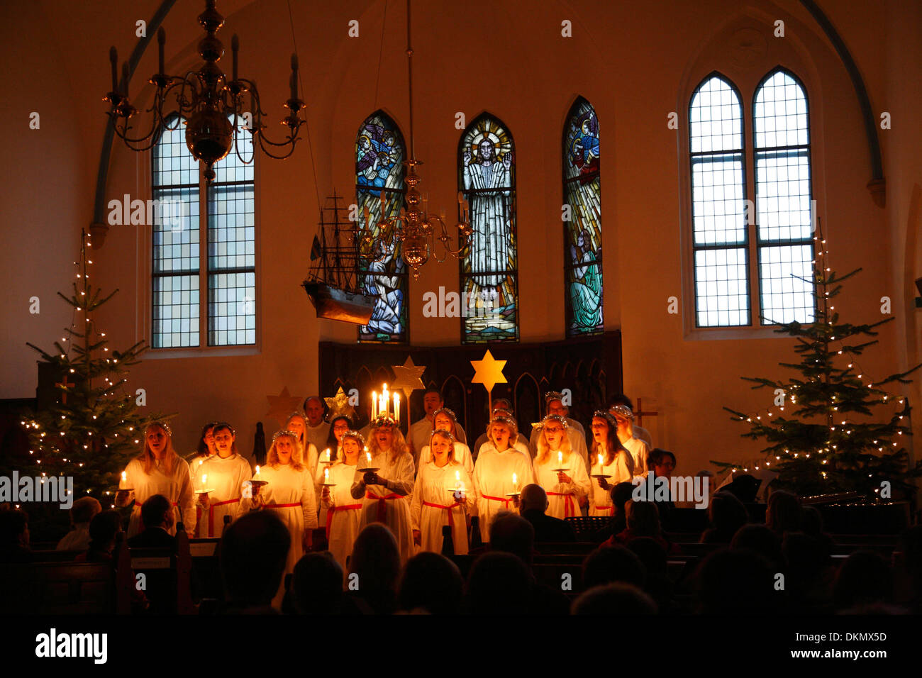 Le Santa Lucia célébration dans l'église de Marin suédois à Noël, Fribourg, Allemagne, Europe Banque D'Images