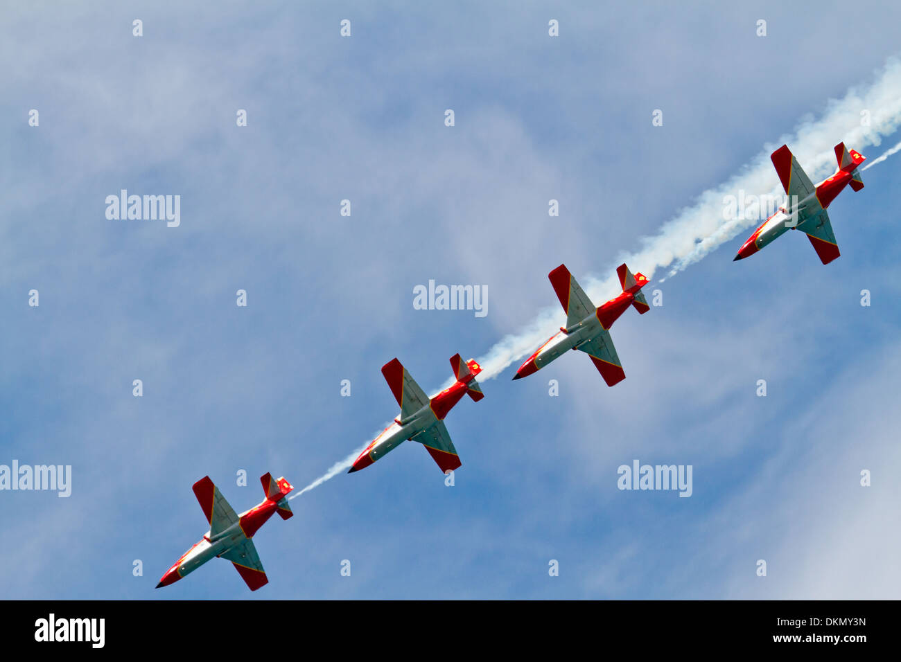 Avions de la Patrulla Aguila prenant part à un test du 4ème show aérien de Cadix Banque D'Images