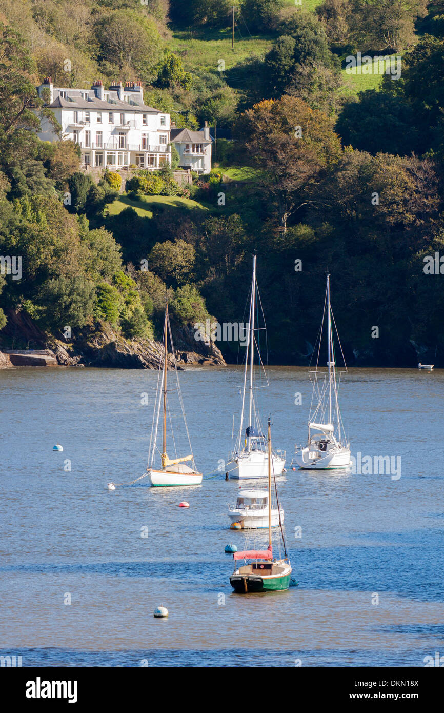 Une chambre avec vue sur la mer à Devon Kingswear donne sur des bateaux sur le Dart Banque D'Images