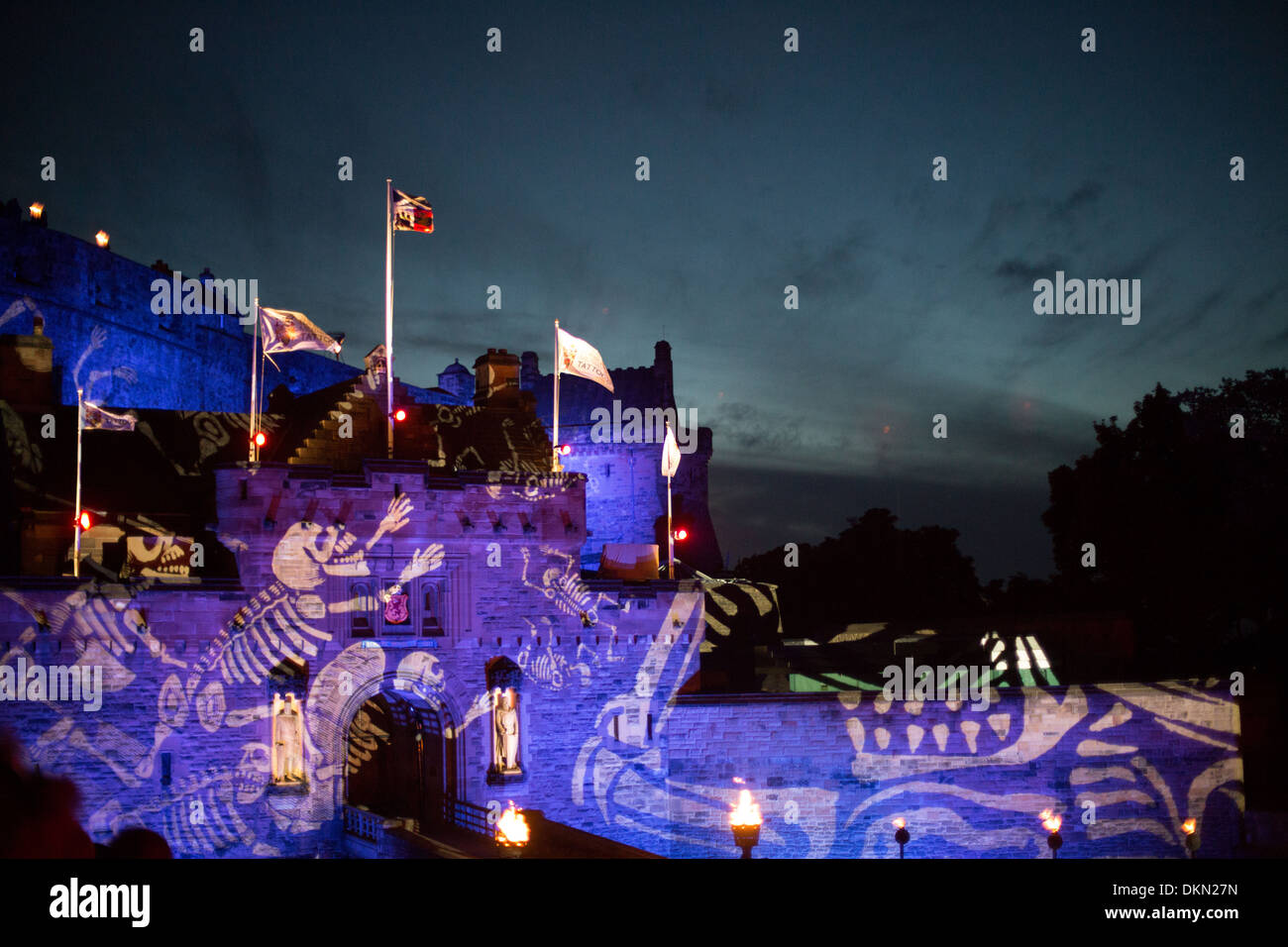 Squelette les images sont projetées sur l'entrée du château d'Édimbourg au cours de la 2013, l'Écosse Édimbourg Tattoo Banque D'Images