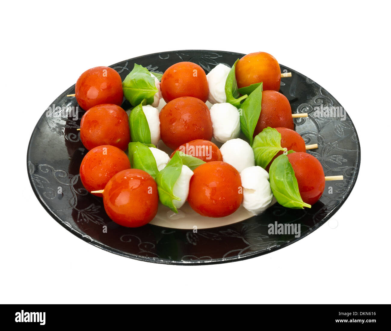 Bâtonnets de bruschetta sur plaque noire avec des tomates basilic fromage Banque D'Images