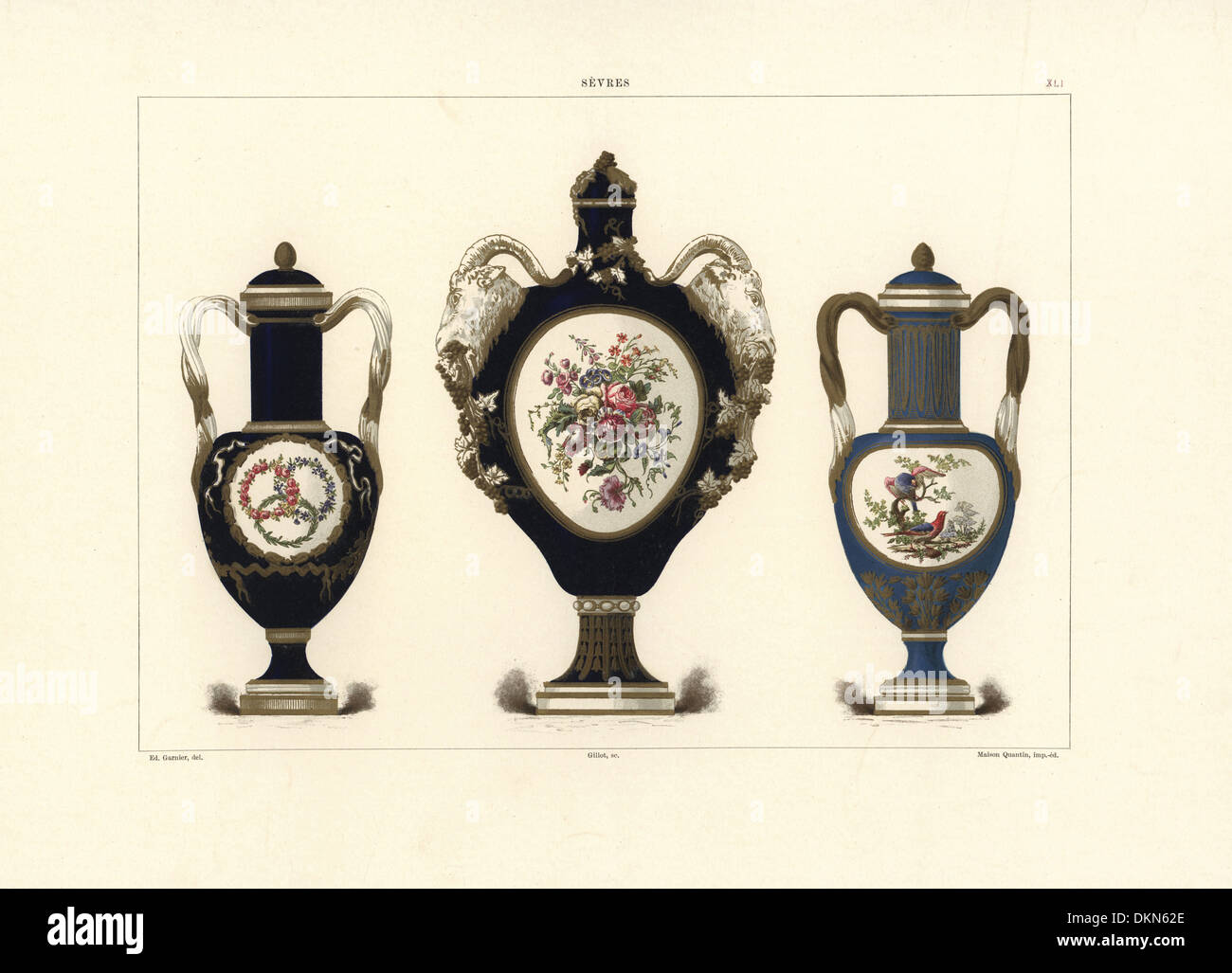 Vases de Sèvres avec colonne cylindrique, poignées torsadées. Banque D'Images