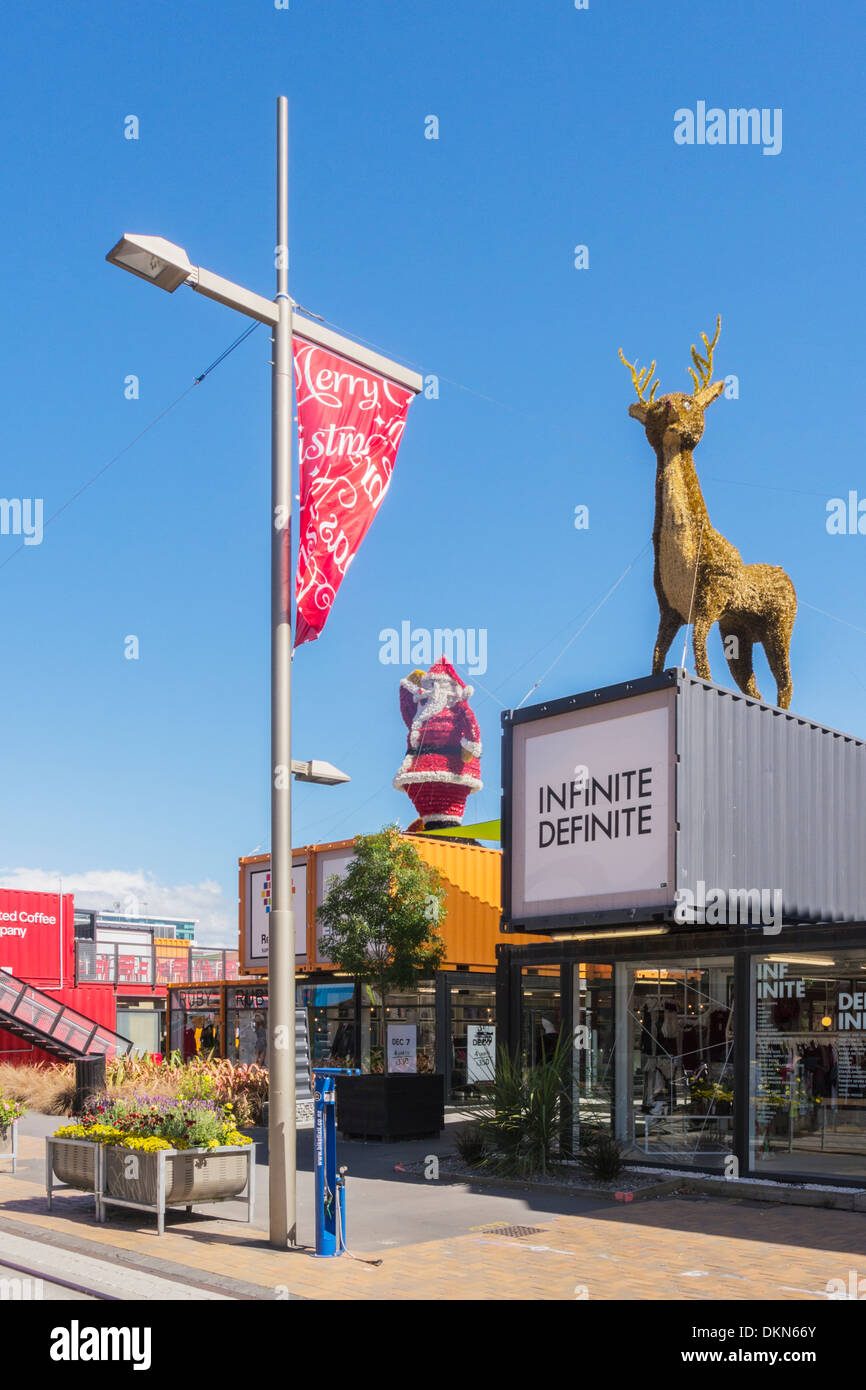 Centre commercial de conteneurs, Christchurch, Nouvelle-Zélande, à Noël. Décorations de Noël comme le tremblement de terre de Christchurch récupération... Banque D'Images