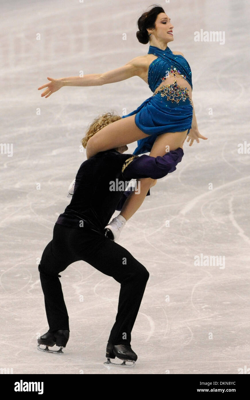 Tokyo, Japon. Dec 8, 2013. Meryl Davis (Up) et Charlie White de l'effectuer aux États-Unis au cours de la danse libre de danse sur glace de l'ISU Grand Prix of Figure Skating Final à Fukuoka, Japon, le 7 décembre 2013. Davis et White a remporté la médaille d'or. Credit : Stringer/Xinhua/Alamy Live News Banque D'Images