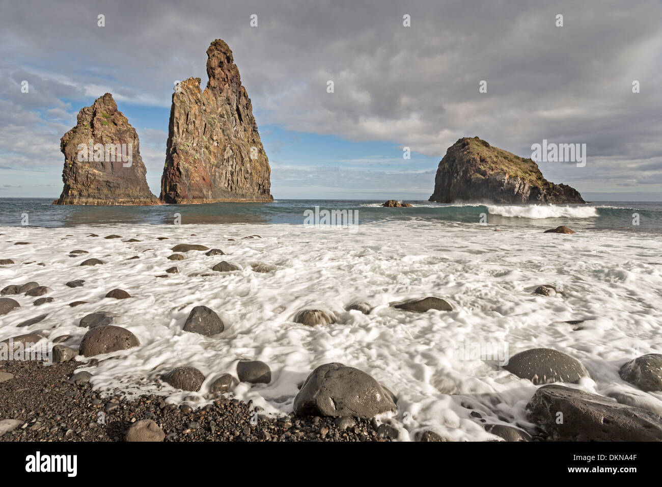 Rockbound côte près de Ribeira da Janela, Madeira, Portugal, Europe, Atlantique Banque D'Images