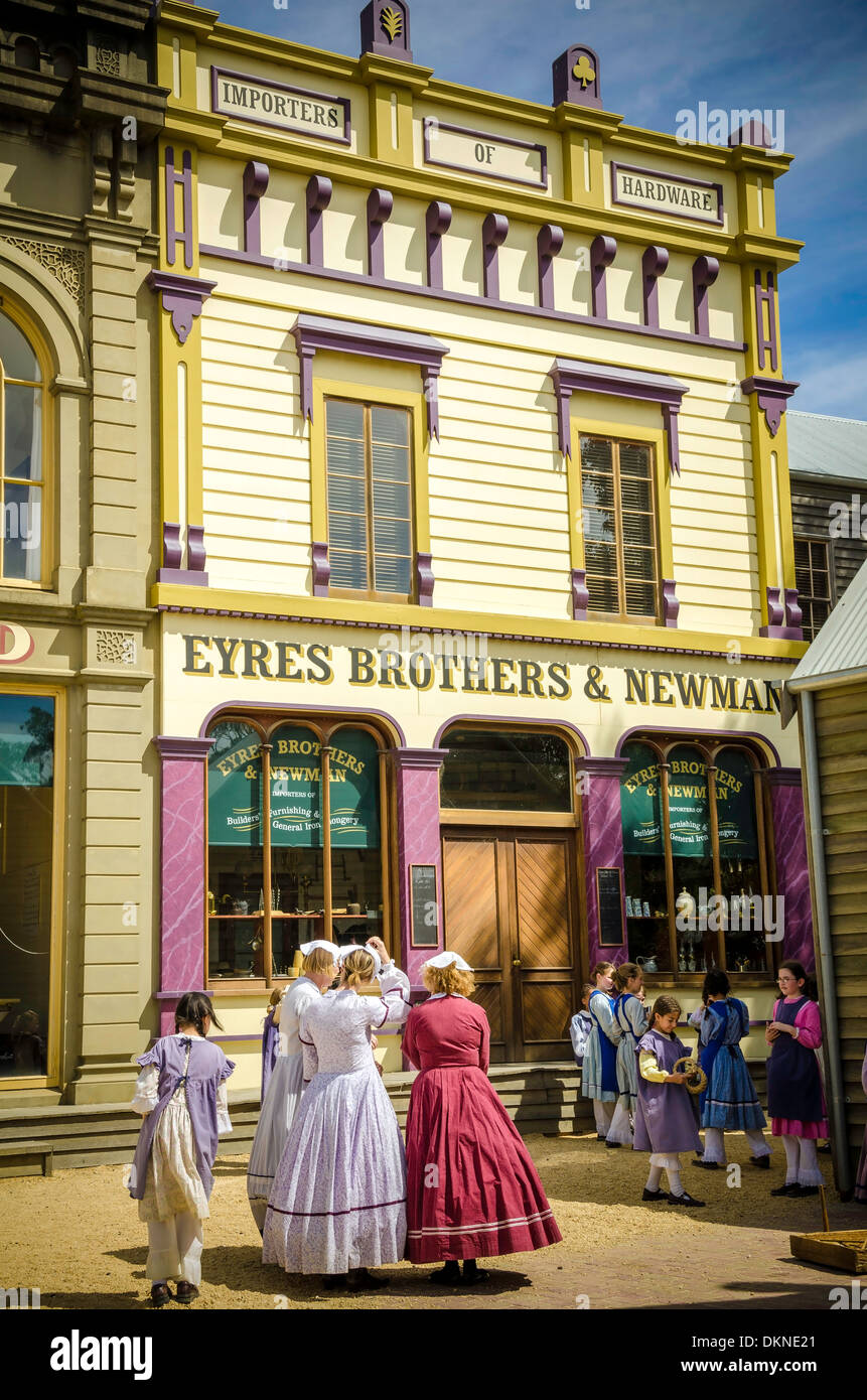 Enfants jouant l'école à Ballarat souverain Hill, Australie Banque D'Images