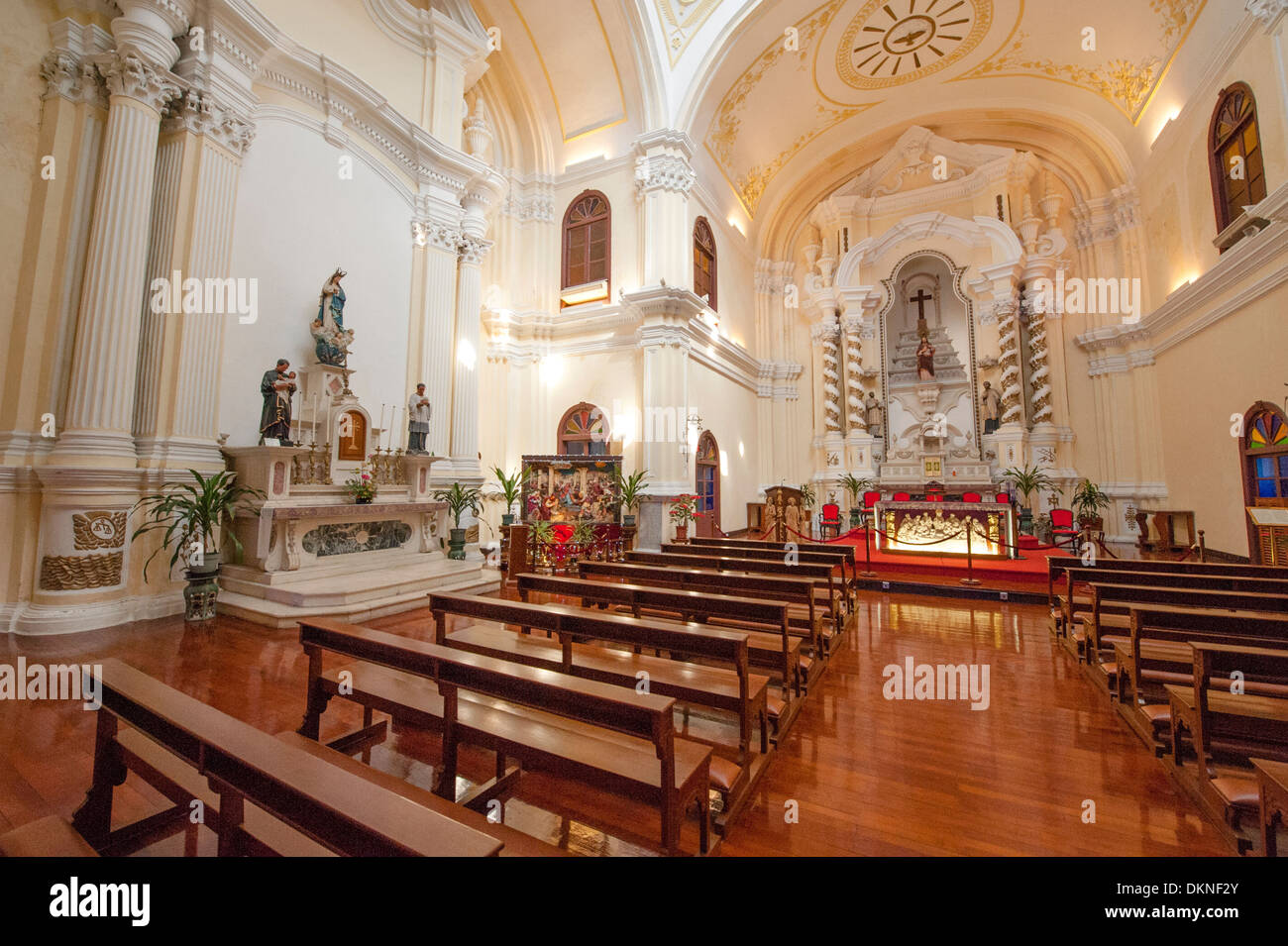Patrimoine mondial de l'intérieur de l'église St. Joseph, un premier exemple de style baroque portugais à Macao, Chine Banque D'Images