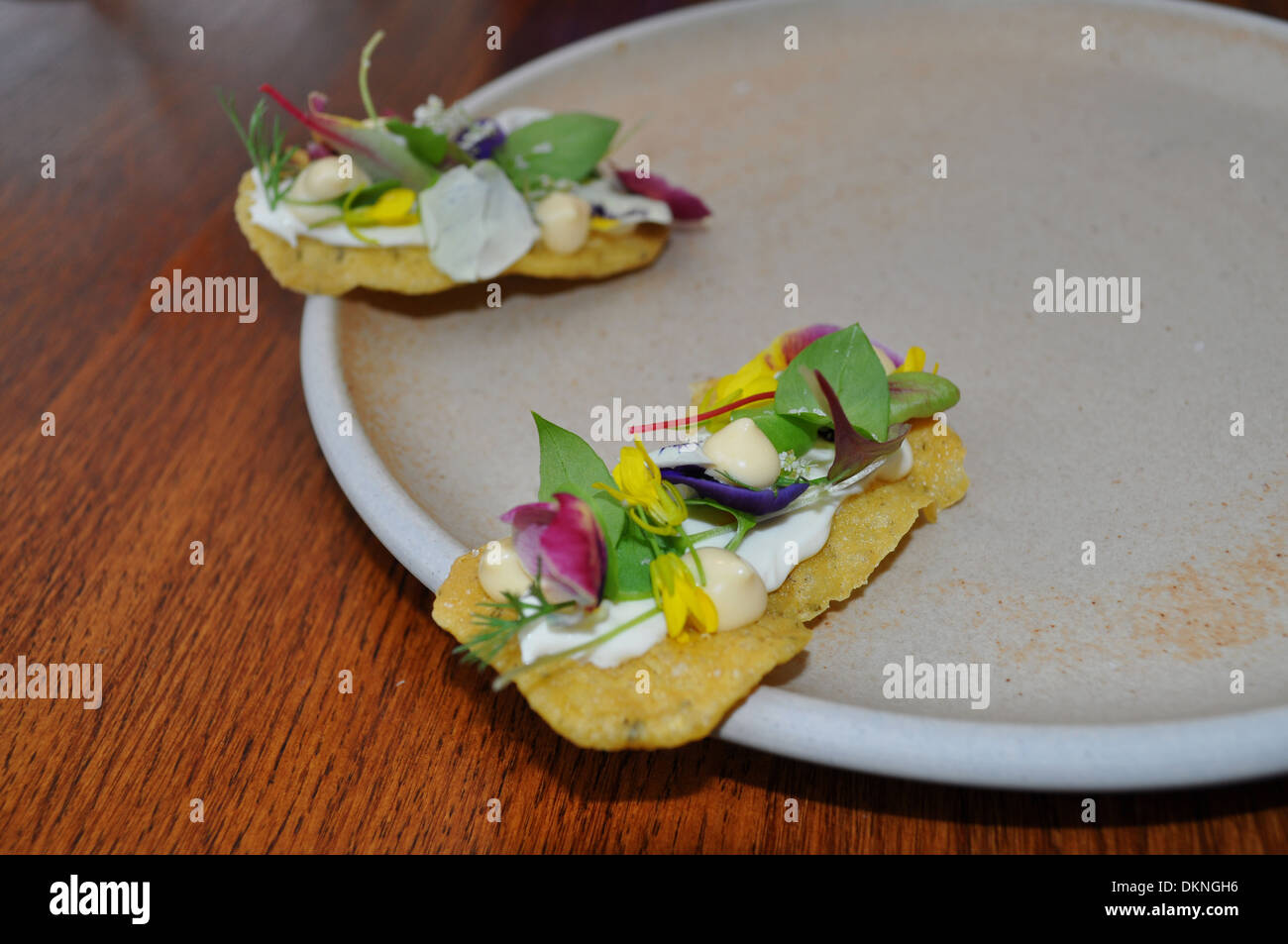 La nourriture de Simon Rogan's award winning restaurant L'enclume en Cumbria Banque D'Images