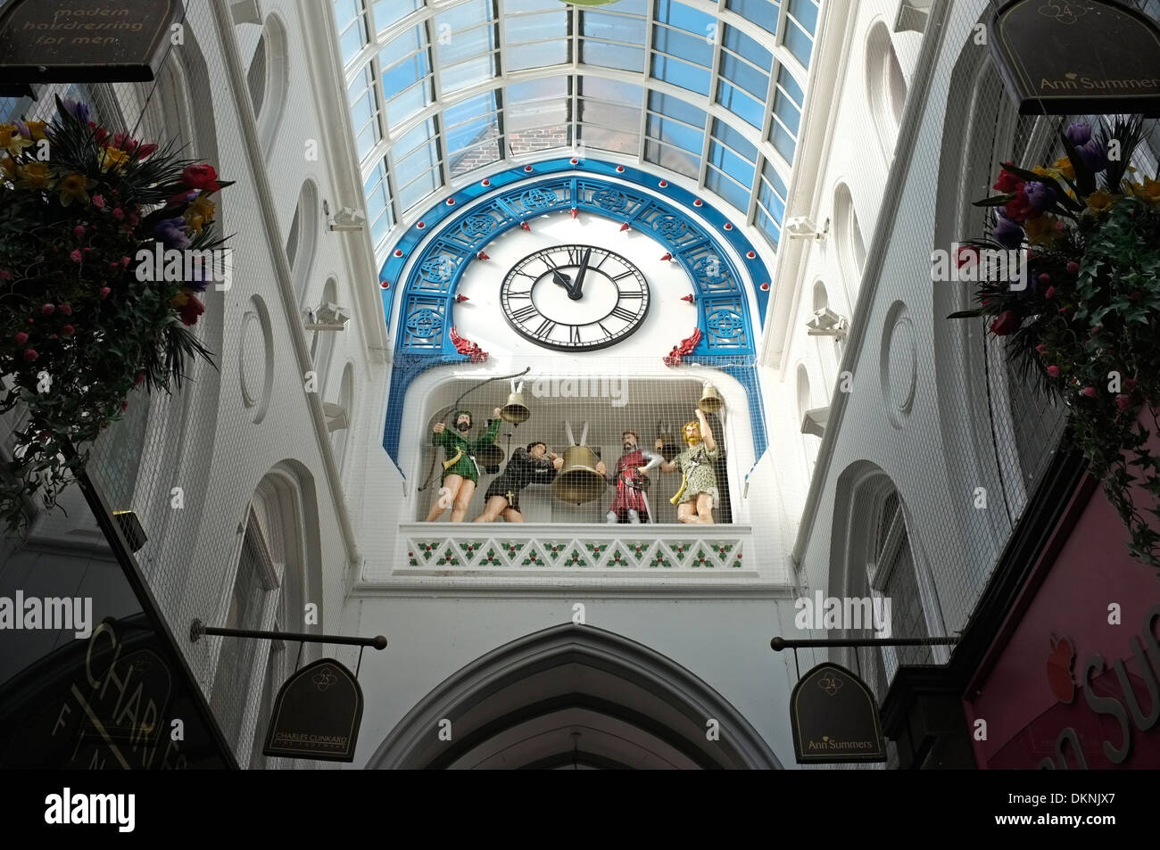 L'horloge et le tintement des cloches à Thorntons Arcade, Leeds Banque D'Images