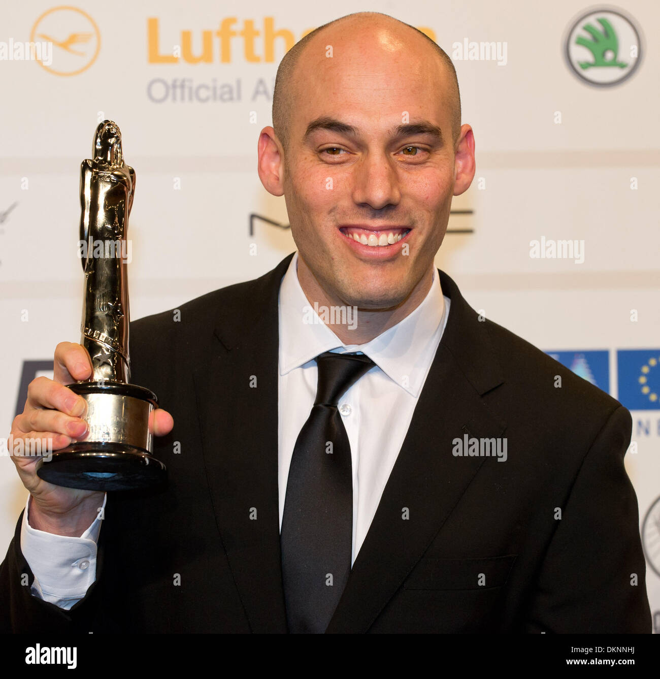 Berlin, Allemagne. 07Th Dec, 2013. Joshua Oppenheimer directeur américano-britannique pose avec son documentaire européen après la 26e cérémonie des European Film Awards à Berlin, Allemagne, 07 décembre 2013. Photo : TIM BRAKEMEIER/dpa/Alamy Live News Banque D'Images
