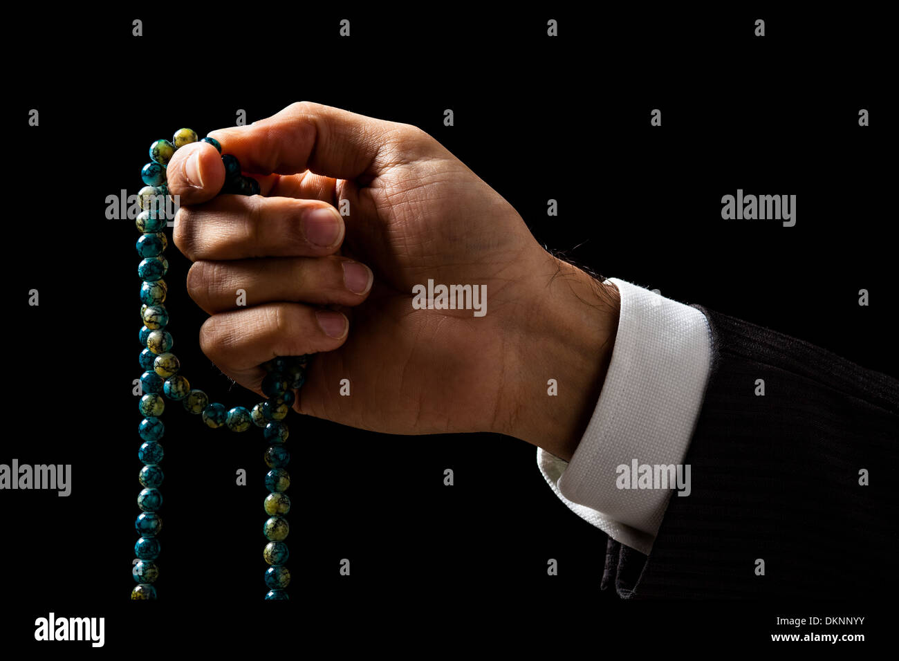 Main tenant un chapelet musulman Tasbih, Banque D'Images