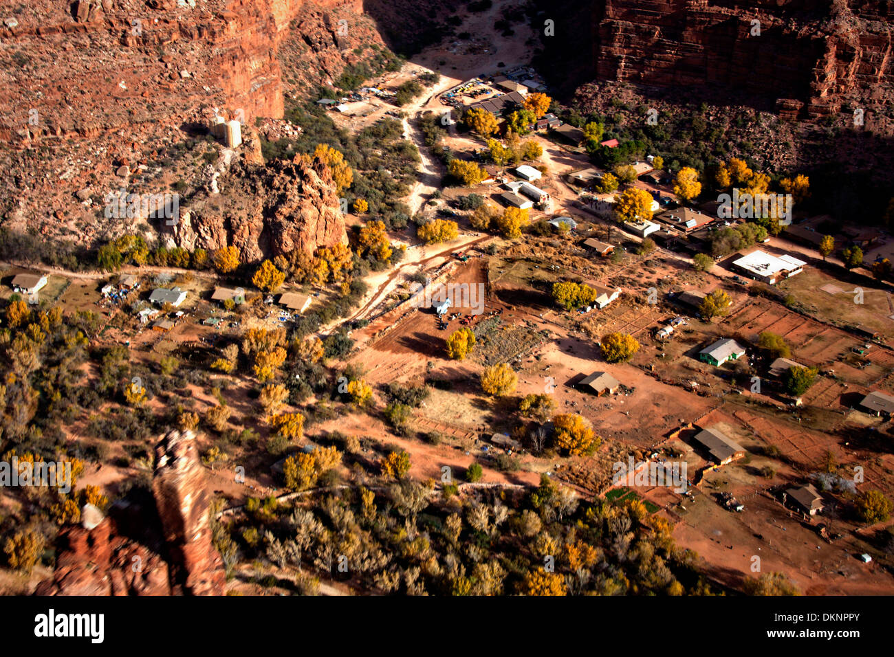 Vue aérienne du village indien de Supai Havasupai situé au bas du Grand Canyon du 4 décembre 2012, Supai AZ. Banque D'Images
