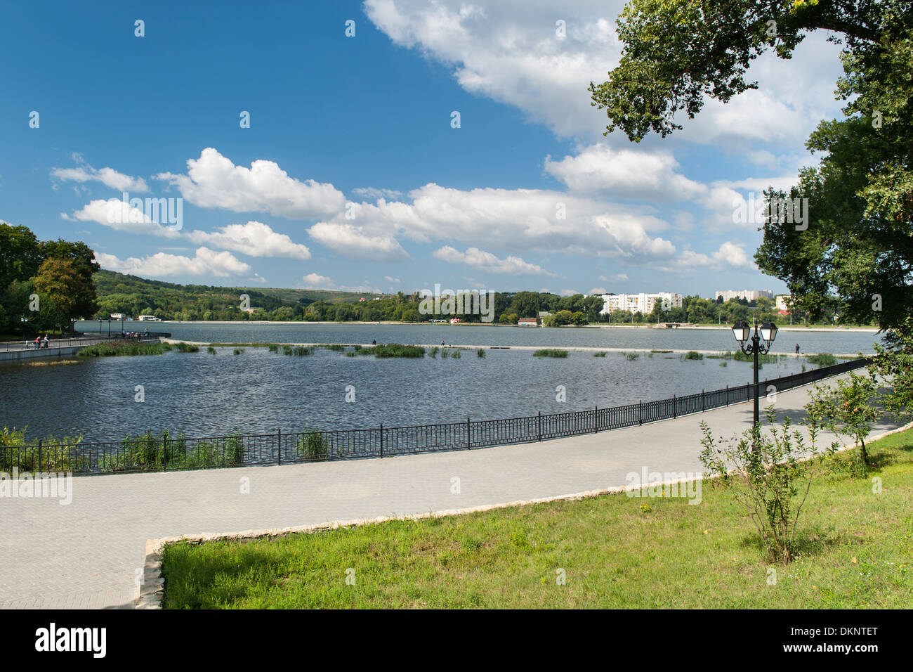 Parcul Valea Morilor (Valley Mills Park) à Chisinau, la capitale de la Moldavie dans l'Europe de l'Est. Banque D'Images