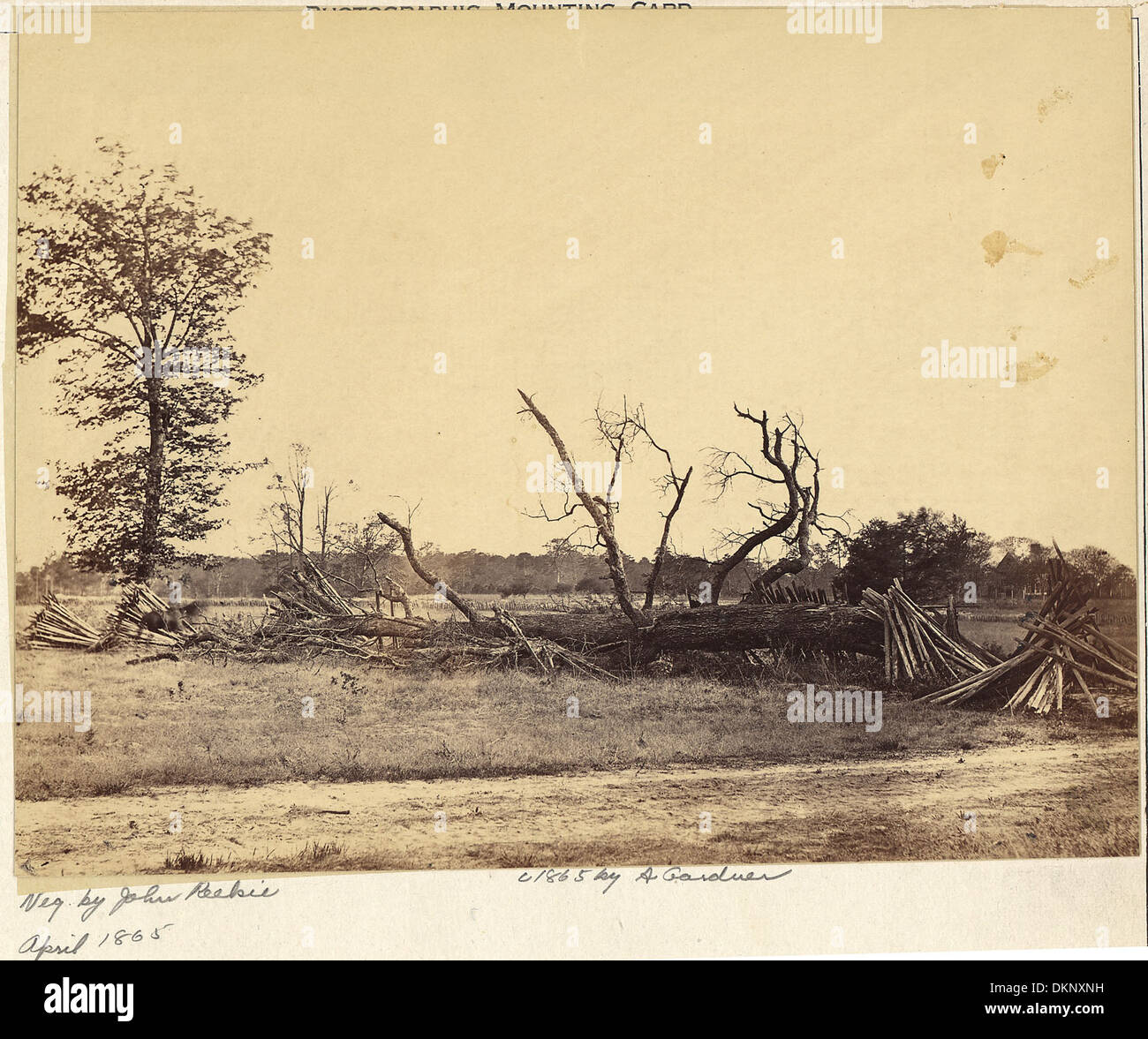 La ligne extrême des ouvrages confédérés à Cold Harbor, en Virginie, présente les fortifications utilisées pendant la guerre de Sécession dans le cadre du champ de bataille. Banque D'Images