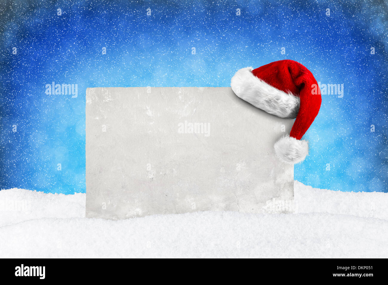 Mur vide avec des décorations de Noël et de la neige Banque D'Images
