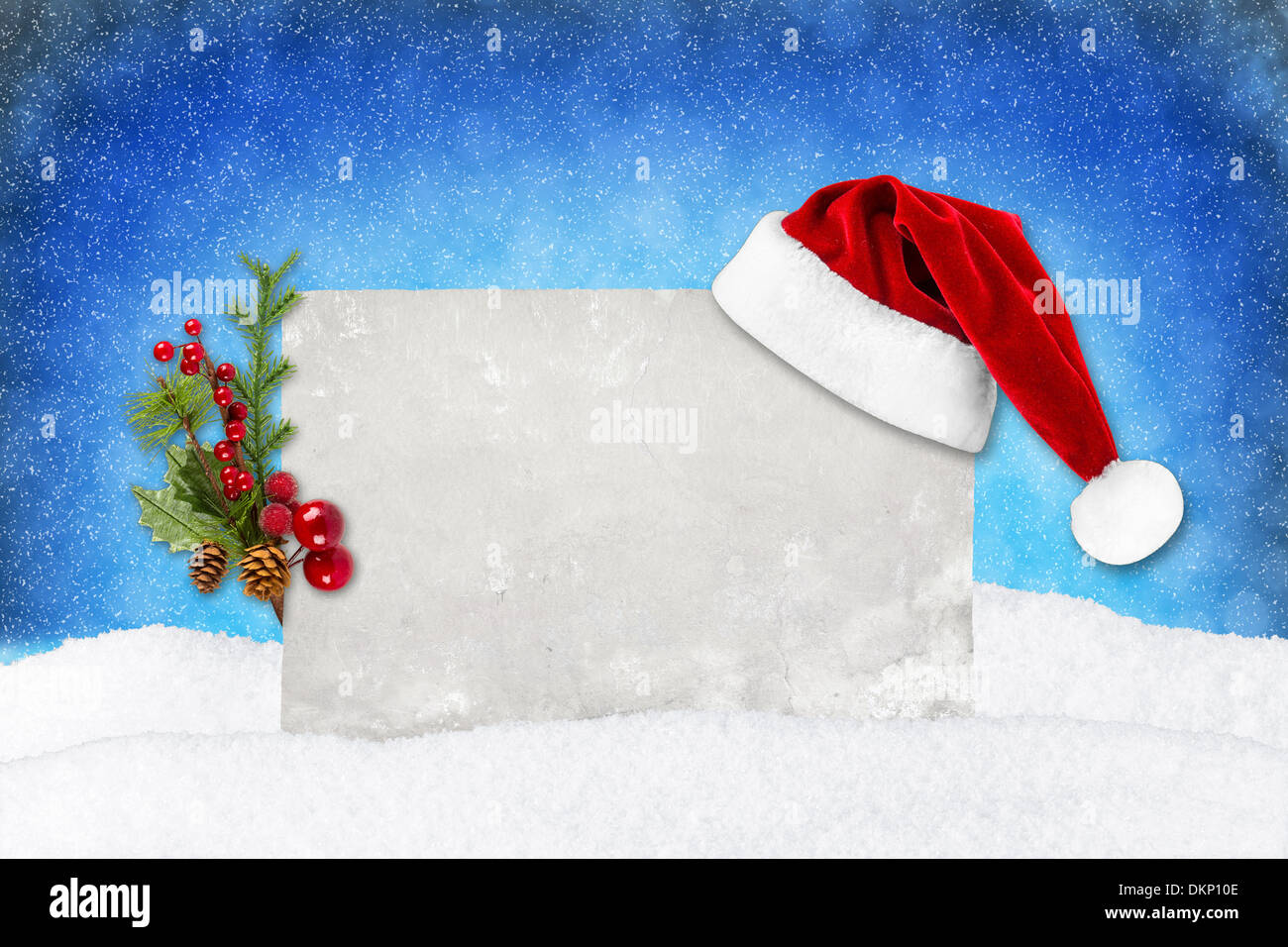 Mur vide avec des décorations de Noël et de la neige Banque D'Images